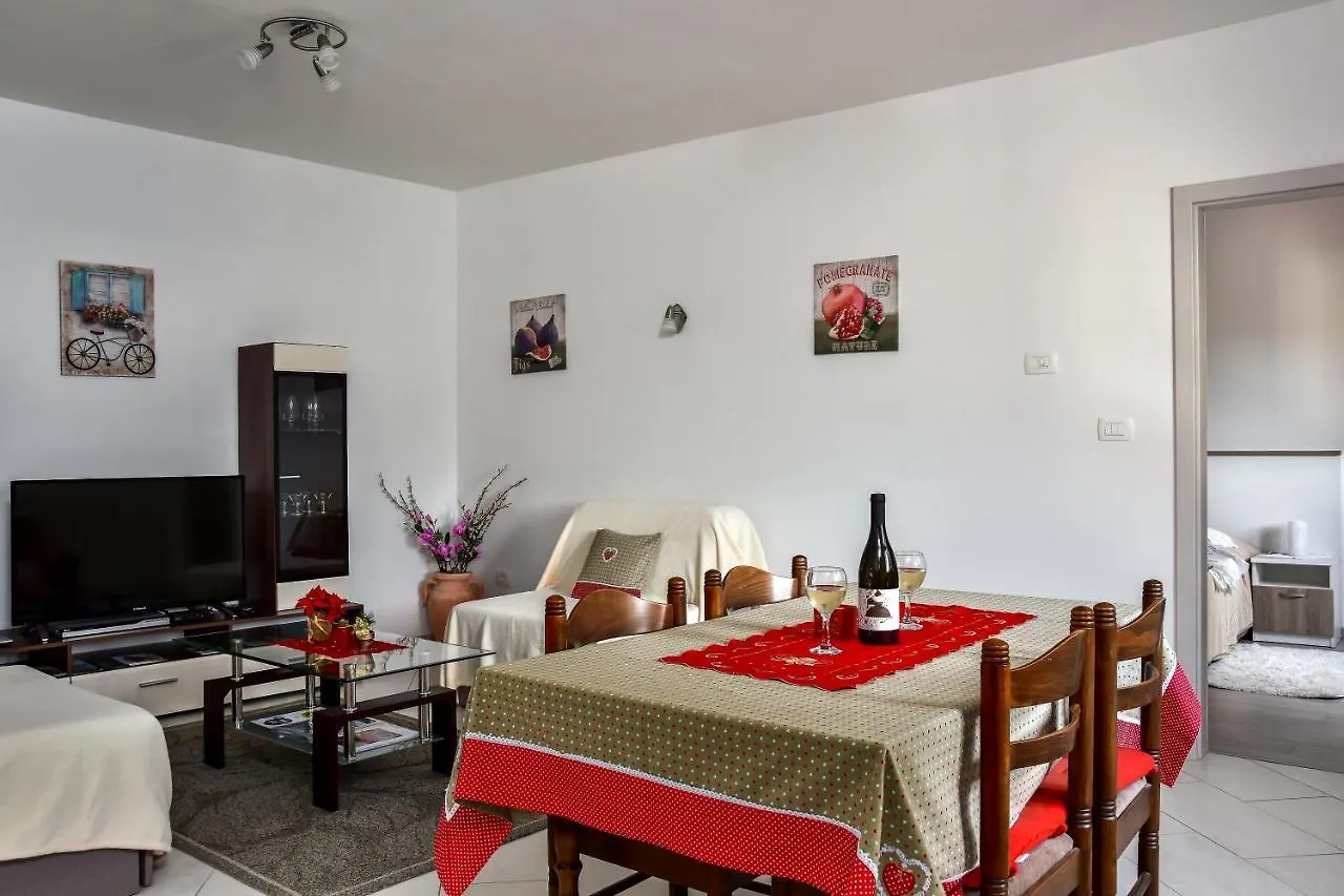Apartman Koraca Roc 0*,